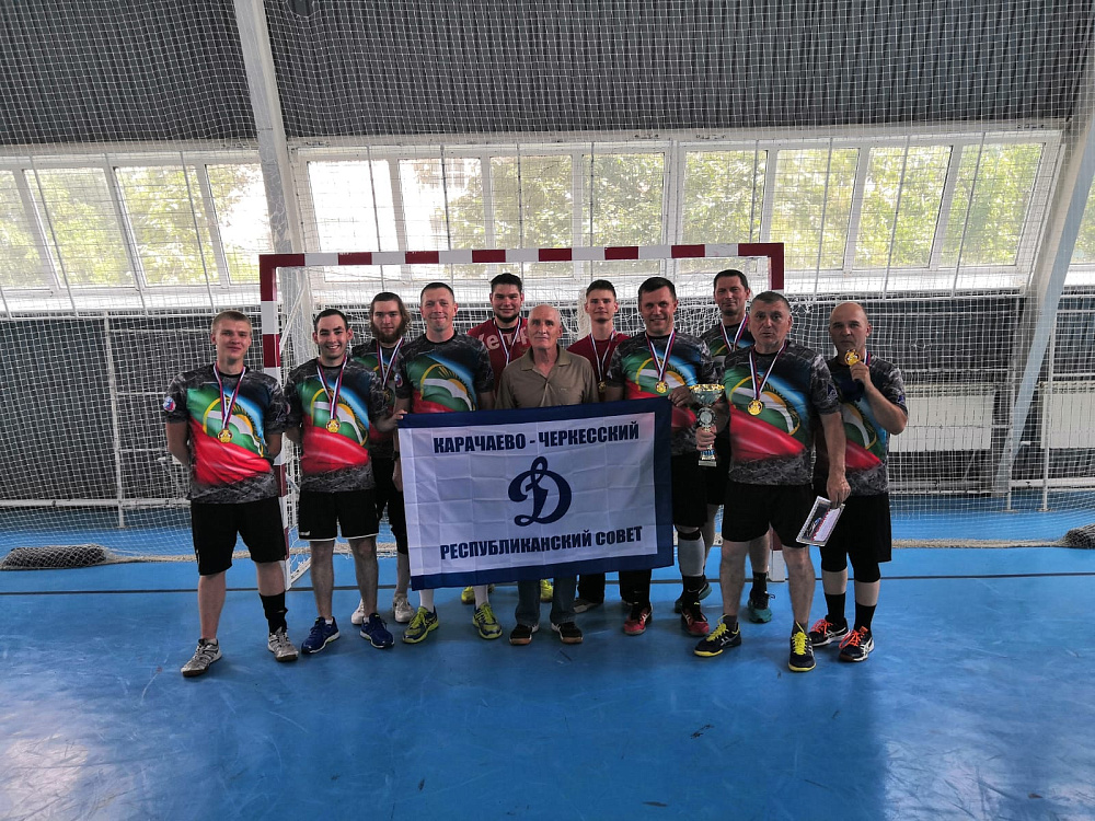 Динамовцы из Черкесска одержали очередную победу на ветеранских соревнованиях по гандболу