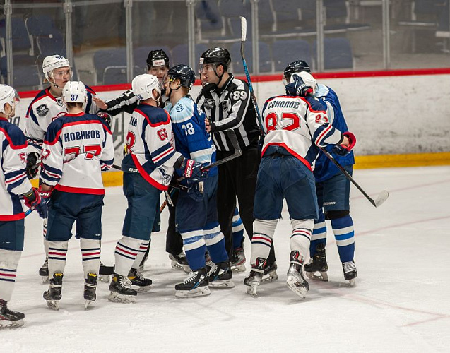 Хоккеисты «Динамо-Алтай» разгромили саратовский «Кристалл» и вышли вперед в серии