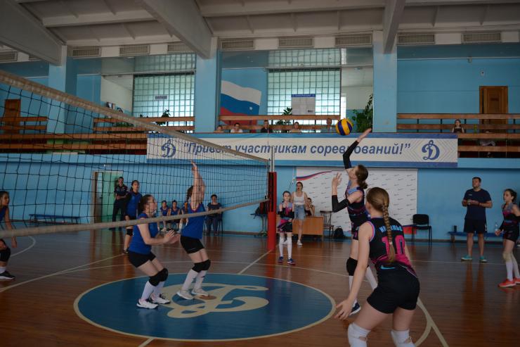 В Астрахани состоялся динамовский межрегиональный турнир по волейболу