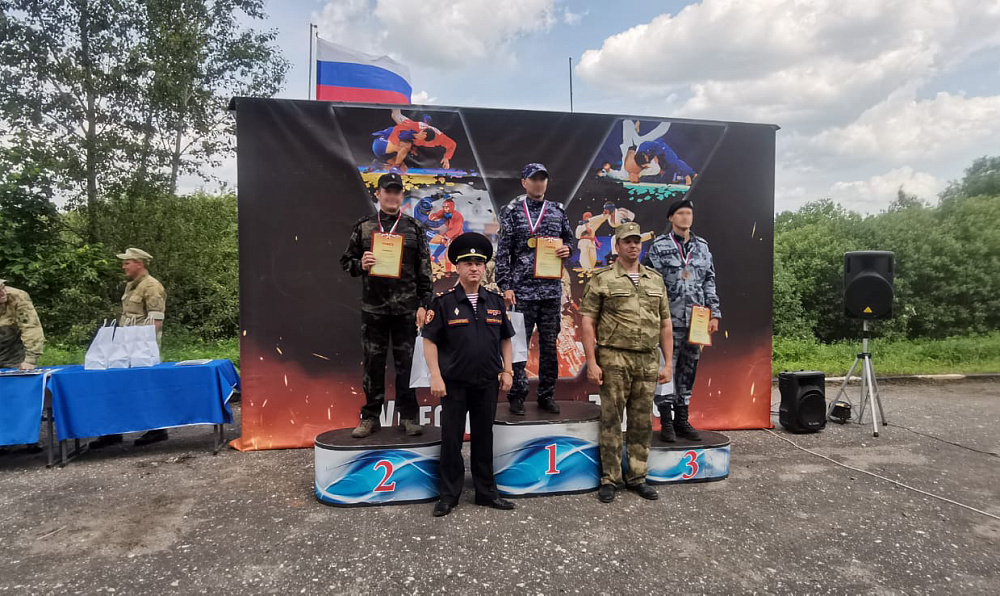 Тамбовский динамовец завоевал серебро чемпионата ЦФО по служебному биатлону 