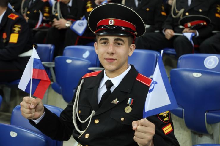 Участники шестого военно-спортивного сбора «Наследники Победы» посетили ретроматч Победы, который состоялся на стадионе «Волгоград Арена»
