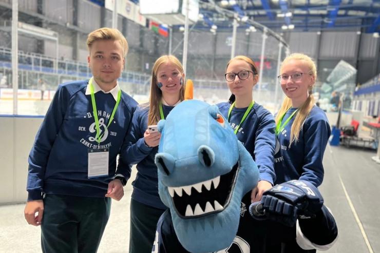 «Они создают на играх праздник»: как хоккейная команда «Динамо Санкт-Петербург» работает с болельщиками на домашних матчах
